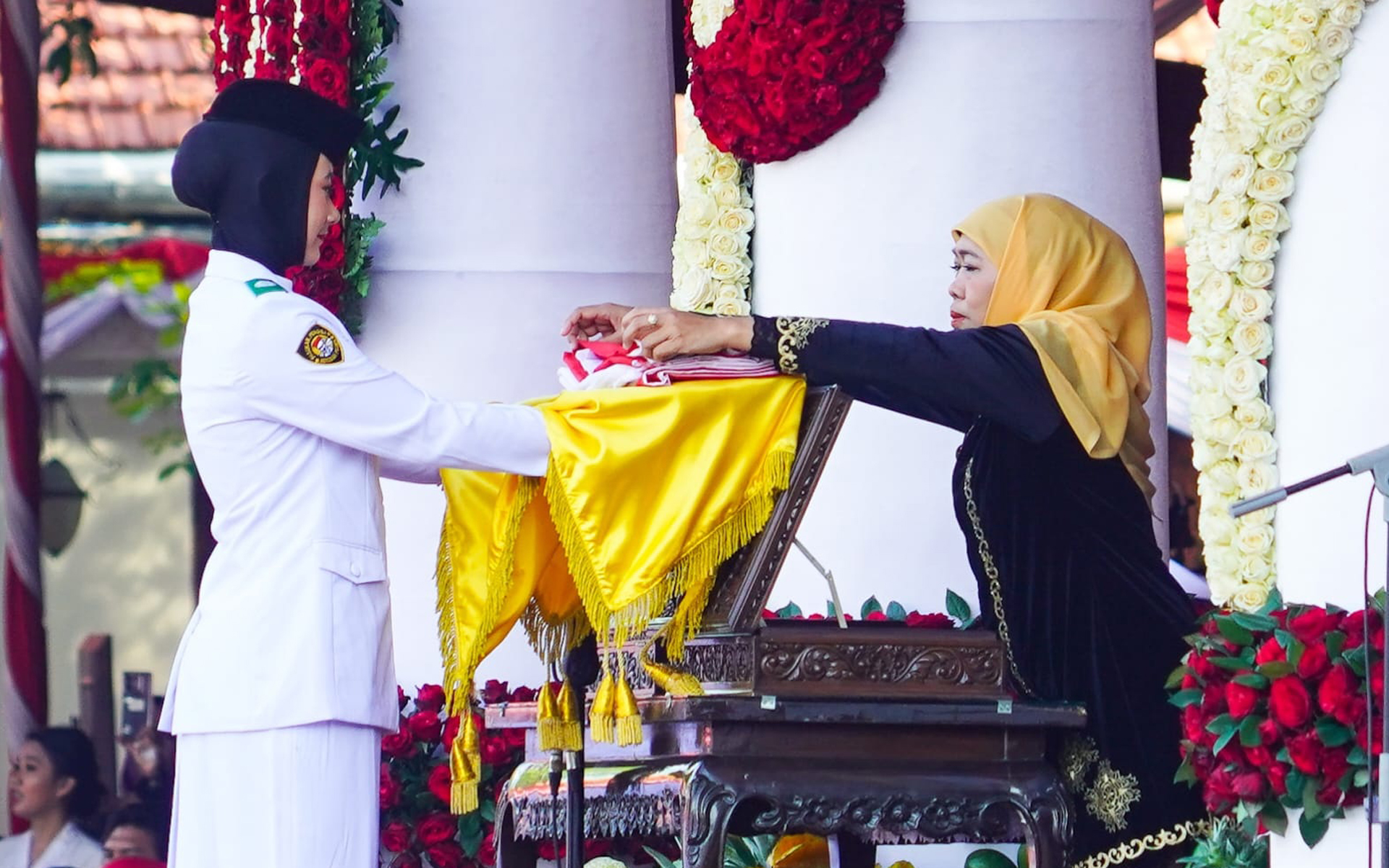 2-pengibaran.jpg